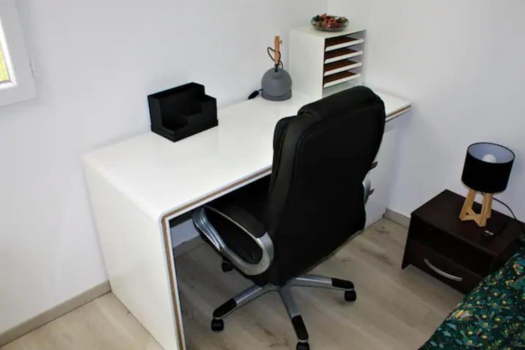 Appartement Tout Equipe En Rez-De-Jardin Entre Gard Et Ardeche Saint-Julien-de-Peyrolas Εξωτερικό φωτογραφία