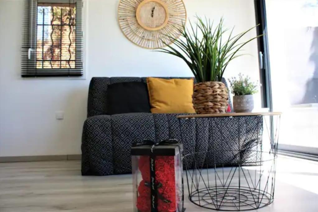 Appartement Tout Equipe En Rez-De-Jardin Entre Gard Et Ardeche Saint-Julien-de-Peyrolas Εξωτερικό φωτογραφία